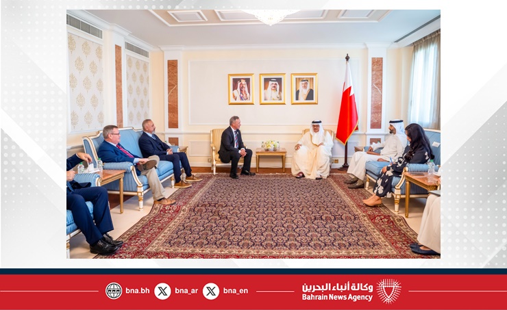 وزير الخارجية يلتقي عضو لجنة القوات المسلحة بمجلس النواب الأمريكي